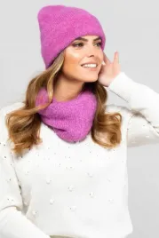 rozowa-czapka-damska-zimowa-beanie-welna-merino-ozdobne-logo-kalifornia