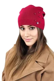 czerwona-czapka-damska-zimowa-beanie-recznie-doszywane-koraliki-kalcyt