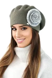 welniany-beret-damski-khaki-z-ozdoba-naturalna-z-krolika-kamea-orchid