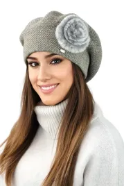 khaki-welniany-beret-w-pepitke-z-naturalna-ozdoba-z-krolika-sasanka