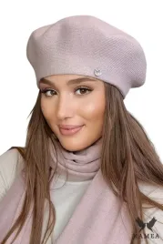 beret-damski-klasyczny-gladki-jednolity-ze-srebrnym-logo-rozowy-afrah