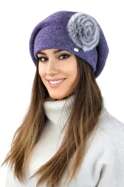 fioletowy-welniany-beret-w-pepitke-z-naturalna-ozdoba-z-krolika-sasanka