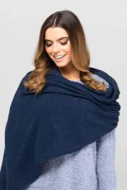 granatowy-zimowy-damski-szalik-01-duzy-szal-welniany-polski-185-x-65-cm