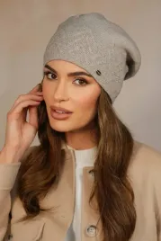 damska-czapka-beanie-z-wiskozy-ciemno-bezowa-antyalergiczna-polska-baihe