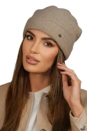 welniana-czapka-damska-beanie-z-wywinieciem-polska-ciemno-bezowa-krokus