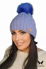 czapka-damska-z-naturalnym-pomponem-i-szerokim-wywinieciem-nicky-niebieska