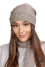 czapka-damska-aplikacja-kwiaty-i-cyrkonie-polska-ciemno-bezowa-kamea-naila