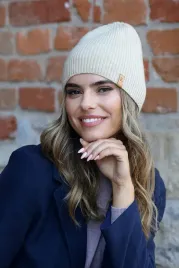 piaskowa-czapka-damska-beanie-w-prazek-100percent-welna-jeden-kolor-kamea-draco
