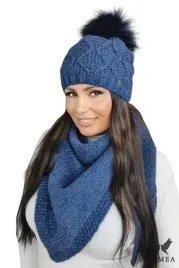 niebieska-czapka-zimowa-damska-z-naturalnym-pomponem-welna-merino-frezja