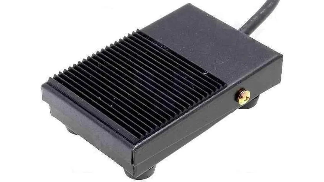 wylacznik-nozny-cfs-1