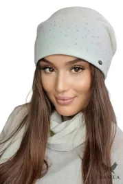ecru-czapka-damska-beanie-blyszczace-cyrkonie-logo-kamea-polska-dolomit