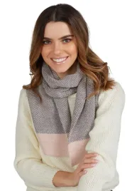 rozowy-elegancki-szalik-damski-w-pepitke-zimowy-basilia-170-x-24-cm