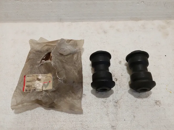 tuleja-mocowania-resora-02876-waga-z-opakowaniem-1-kg