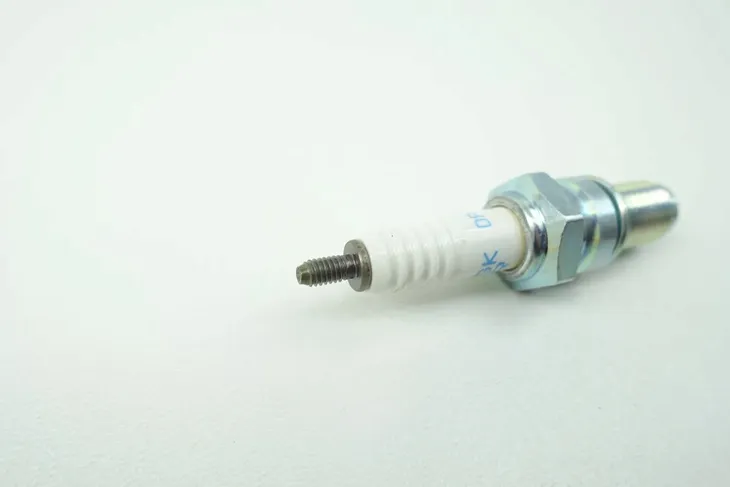 swieca-zaplonowa-5129-stan-nowy-srednica-gwintu-12-mm