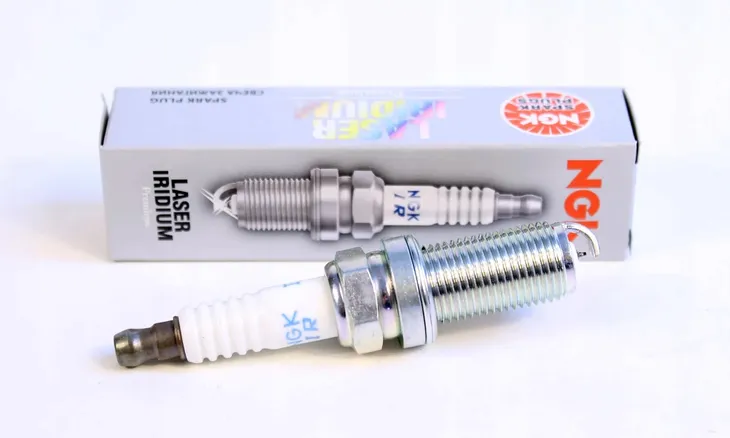 swieca-zaplonowa-6481-stan-nowy-srednica-gwintu-14-mm