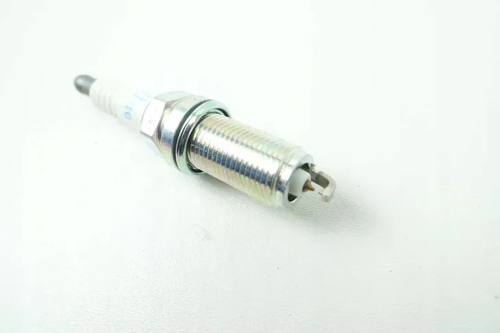 swieca-zaplonowa-92491-srednica-gwintu-14-mm