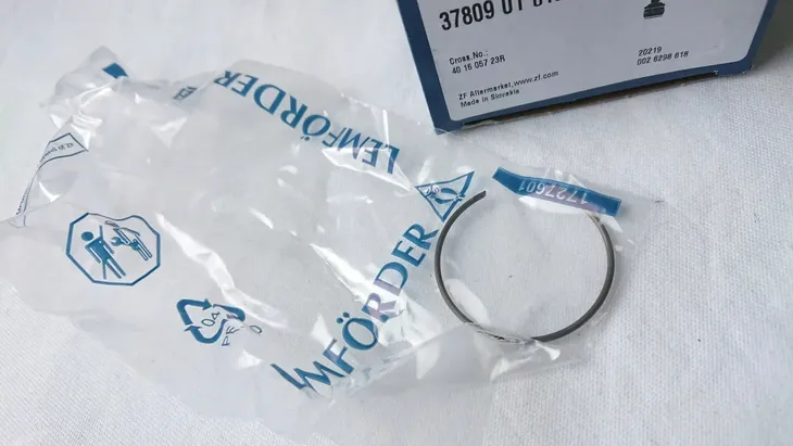 sworzen-wahacza-37809-01-stan-nowy-jakosc-czesci-zgodnie-z-gvo-q-oryginal-z-logo-producenta-czesci-oem-oes