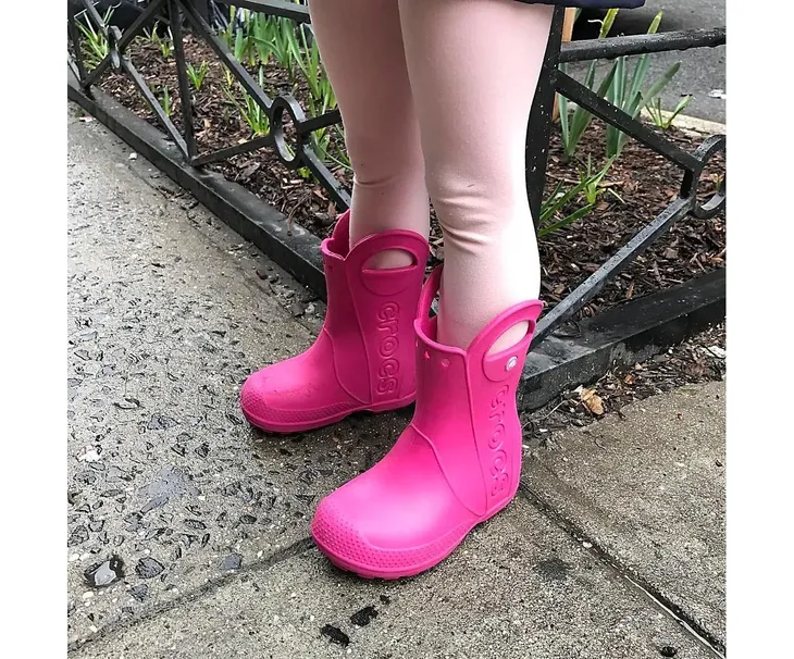 crocs-handle-rain-boot-kids-candy-pink-275-odcien-nude