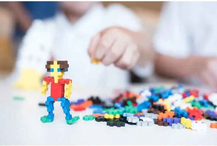 2-x-klocki-konstrukcyjne-plus-plus-basic-zestaw-klockow-600-elementow