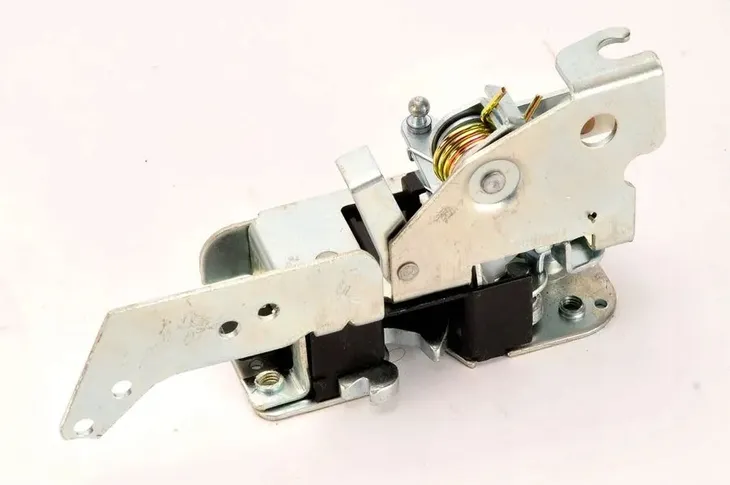 zamek-drzwi-2-72136-producent-czesci-dt-spare-parts