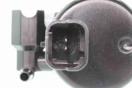 pompka-spryskiwacza-szyby-v42-08-0004