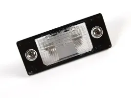 oswietlenie-tablicy-rejestracyjnej-vw-tuarega-2-1j5943021d