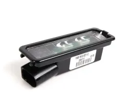 oswietlenie-tablicy-rejestracyjnej-vw-golf-cc-oe-1k8943021d