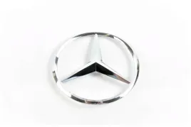 gwiazda-emblemat-na-klape-mercedes-w213-e-klasa