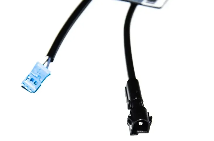 przewod-adapter-akumulatora-ibs-bmw-5-e60-e61-waga-z-opakowaniem-0-01-kg