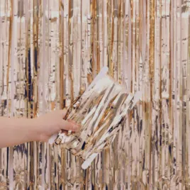 kurtyna-dekoracyjna-rozowe-zloto-zaslona-imprezowa-urodziny-party-dekoracja