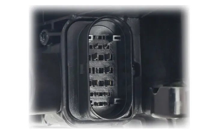 reflektor-swiatel-przednich-044867-numer-katalogowy-oryginalu-audi-8r0941043c