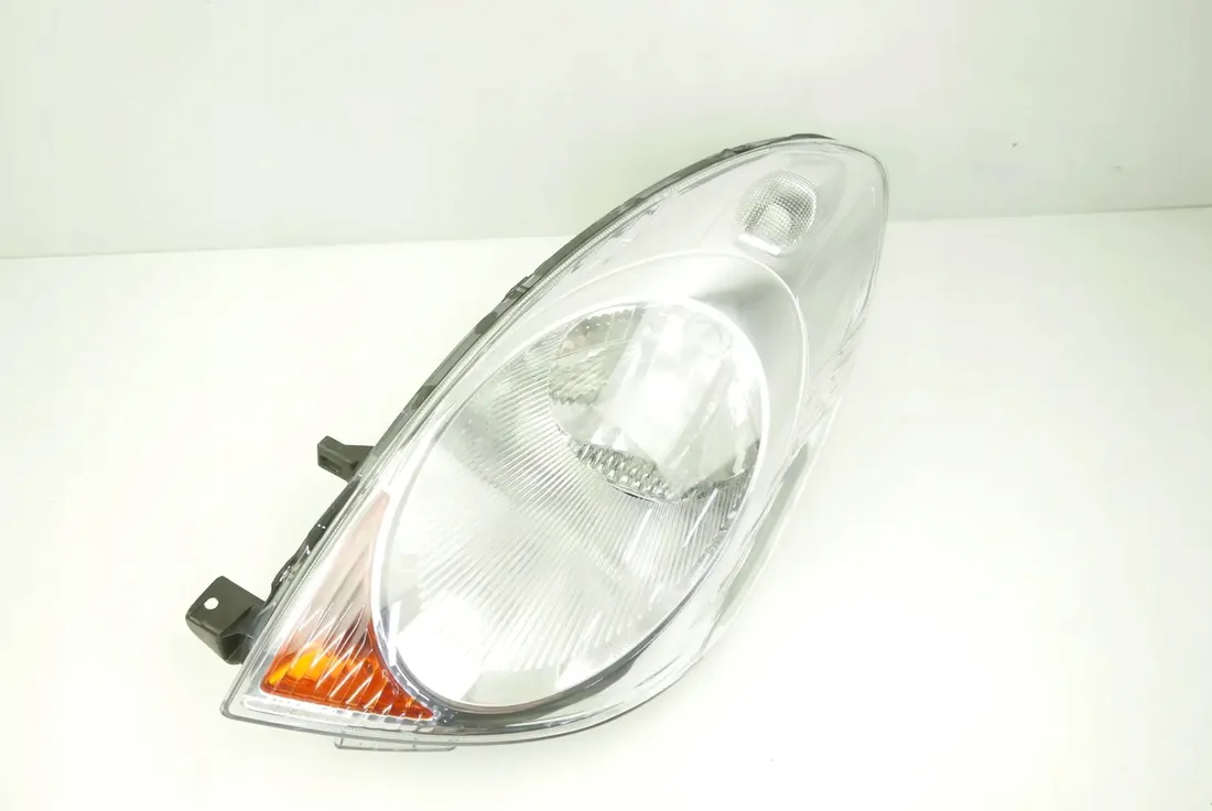 reflektor-swiatel-przednich-043321-stan-nowy