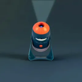 moulin-roty-lampka-i-projektor-do-bajek-2w1-odkrywca-kosmosu-kosmos