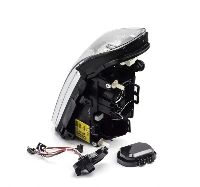 reflektory-audi-a4-b5-94-98-lewy-prawy-informacje-dodatkowe-silniki-regulacji-w-zestawie-zarowki-w-zestawie