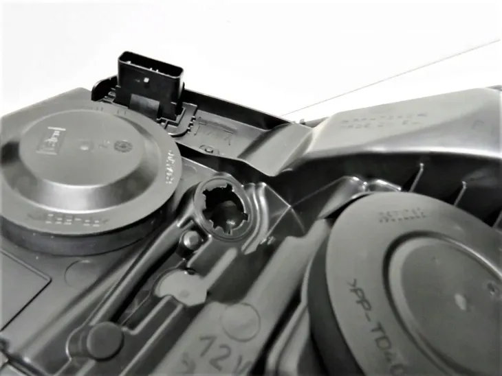 reflektor-swiatel-przednich-044764-producent-czesci-valeo
