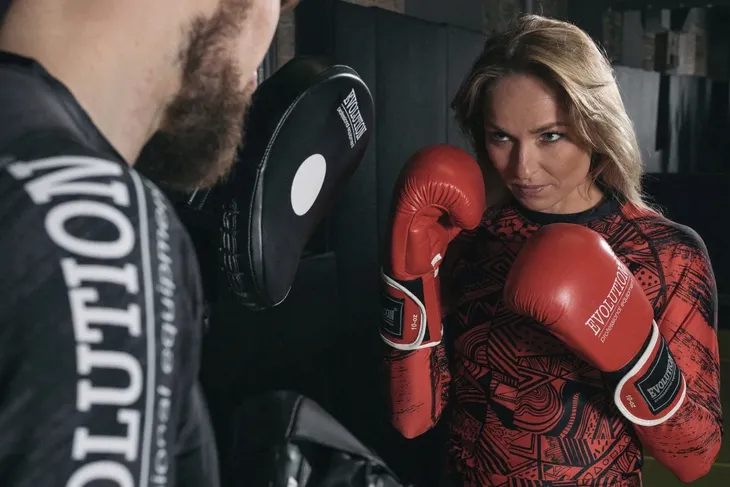 profesjonalne-rekawice-bokserskie-evolution-10-oz-kolor-dominujacy-czerwony