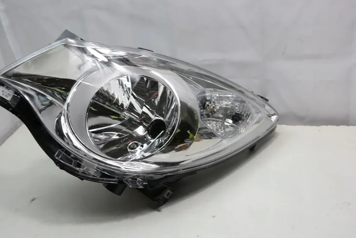 reflektor-swiatel-przednich-043672-rodzaj-swiatel-mijania-tradycyjne-halogenowe