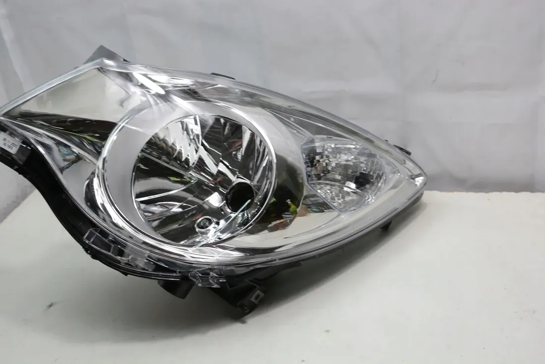 reflektor-swiatel-przednich-043672-stan-nowy