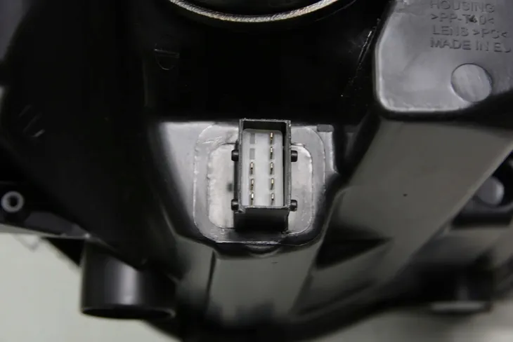 reflektor-swiatel-przednich-043672-regulacja-wysokosci-elektryczna