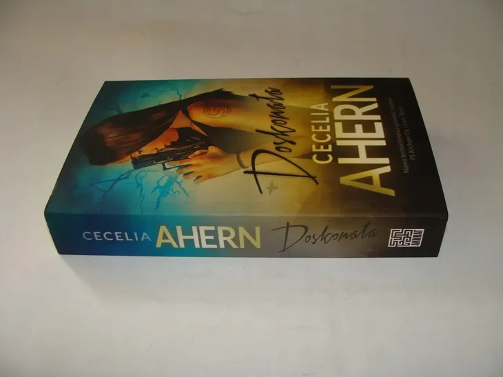 doskonala-skaza-tom-2-okladka-miekka-ze-skrzydelkami