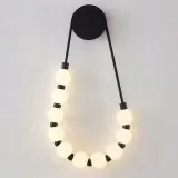 kinkiet-czarny-scienny-matowa-kula-led-stylowa-lampa-biale-kule-toolight-material-dominujacy-metal