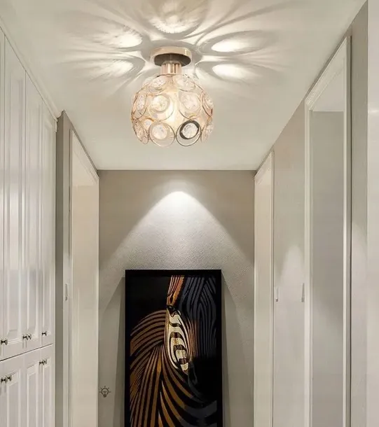 lampa-sufitowa-krysztalowa-elegancka-zlota-plafon-do-salonu-przedpokoju-material-dominujacy-metal