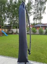 pokrowiec-na-parasol-ogrodowy-wodoodporny-sciagacz-pokrowce-ogrodowe-dlugi