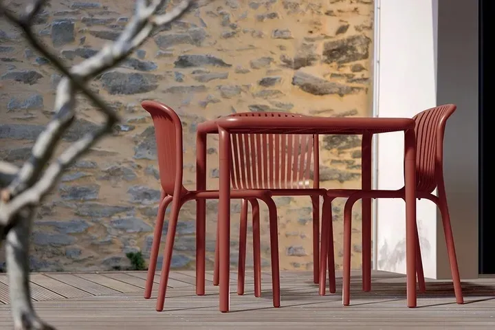 stol-ferne-tworzywo-sztuczne-berne-czerwony-linia-berne