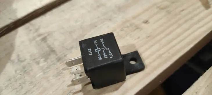 przekaznik-4554rd933332041-granit-stan-nowy-stan-opakowania-oryginalne