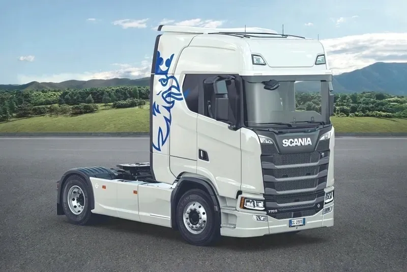 1-24-scania-s770-v8-white-cab