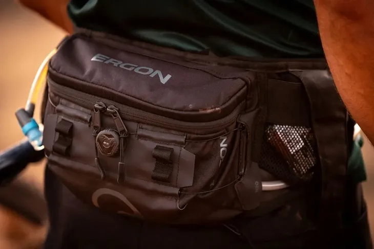 nerka-ergon-ba3-black-stealth-stan-nowy-liczba-kieszeni-6