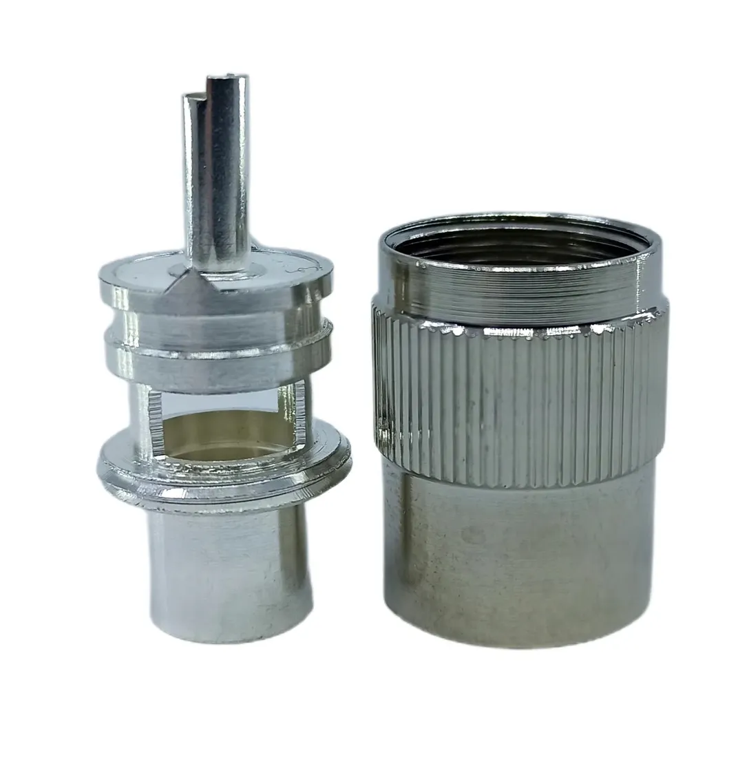 wtyk-uc-1-nakrecany-na-rf-7