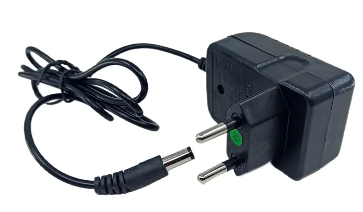 ladowarka-domowa-do-baofeng-uv-82-kod-producenta-ch-8-220