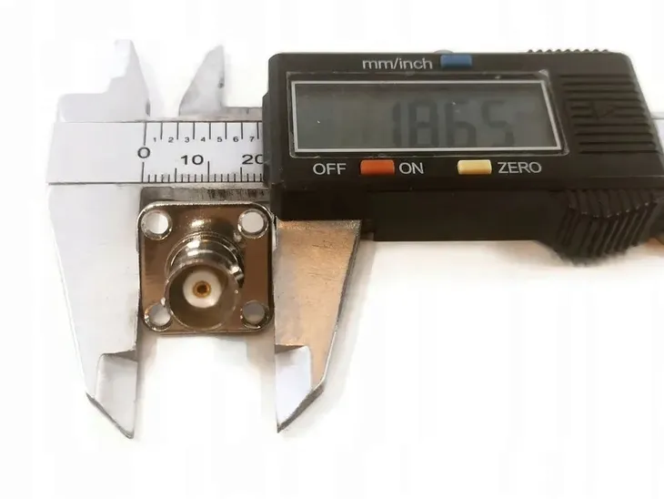 gniazdo-bnc-kwadratowe-rodzaj-gniazdo-stan-nowy